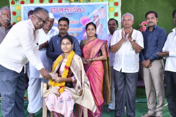 ವಿದ್ಯರ‍್ಥಿಗಳಿಗೆ ಪ್ರೋತ್ಸಾಹಿಸುತ್ತಿರುವ ಸ್ಪರ‍್ತಿ ಪಿಯು ಕಾಲೇಜ