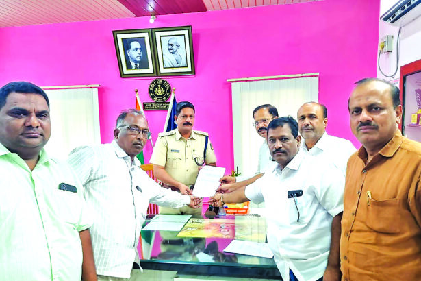 ಮುಸ್ಲಿಂ ಸಮುದಾಯ ಪಾಕಿಸ್ತಾನದ ಧ್ವಜದೊಂದಿಗೆ ಗುರಿತಿಸಿದ ಸುವರ್ಣ ನ್ಯೂಜ್ ನಿರುಪಕ ಅಜೀತ ಹನುಮಕ್ಕನವರ ಮೇಲೆ ಕ್ರಮಕ್ಕೆ ಒತ್ತಾಯ