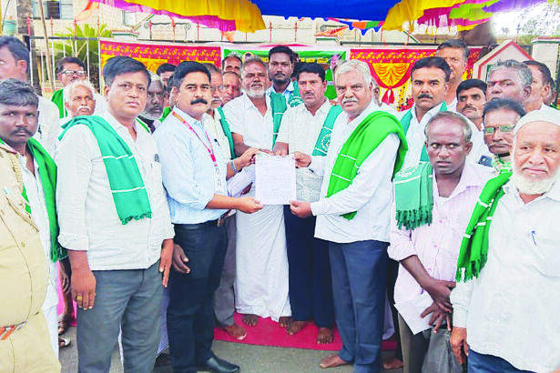 ವಿವಿಧ ಬೇಡಿಕೆಗಳ ಈಡೇರಿಕೆಗೆ ಆಗ್ರಹಿಸಿ ರೈತ ಸಂಘದಿAದ ಪ್ರತಿಭಟನಾ ಧರಣಿ