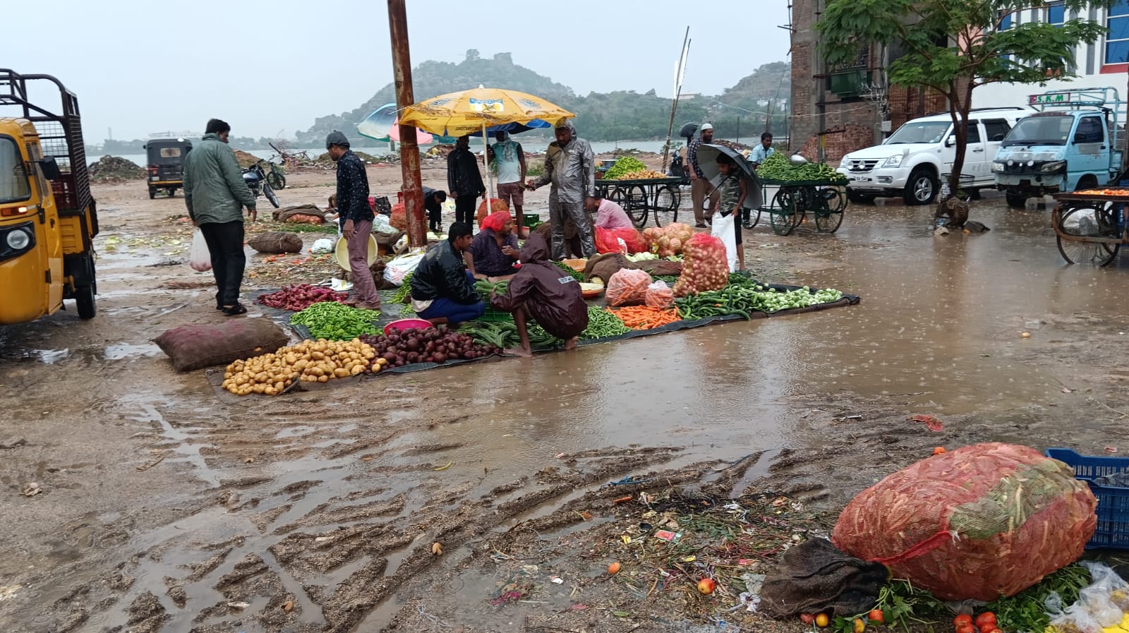 ತರಕಾರಿ ಮಾರಾಟಗಾರರಿಗೆ ಸೂಕ್ತ ವ್ಯವಸ್ಥೆ ಕಲ್ಪಿಸಲು ಅಂಬಾಜೀರಾವ್ ಒತ್ತಾಯ