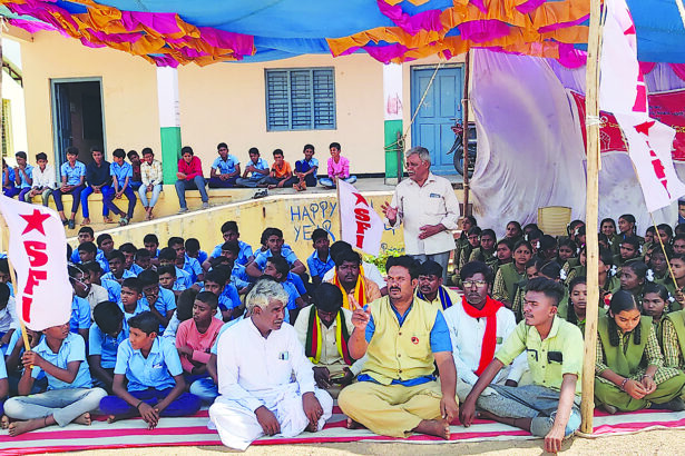 ಯಲಗಟ್ಟಾ ಪ್ರೌಢಶಾಲೆ: 5ನೇ ದಿನಕ್ಕೆ ಎಸ್‌ಎಫ್‌ಐ ಧರಣಿ: ಇಂದು ಶಾಲೆಗೆ ಬೀಗ ಮುದ್ರೆ