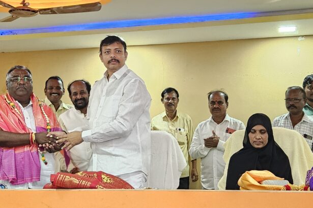 ಶಾಸಕ ಆರ್.ವಿ.ನಾಯಕ ಸಮ್ಮುಖದಲ್ಲಿ ನಗರಸಭೆ ಅಧ್ಯಕ್ಷ ಉಪಾಧ್ಯಕ್ಷರ ಪ್ರಗ್ರಹಣ