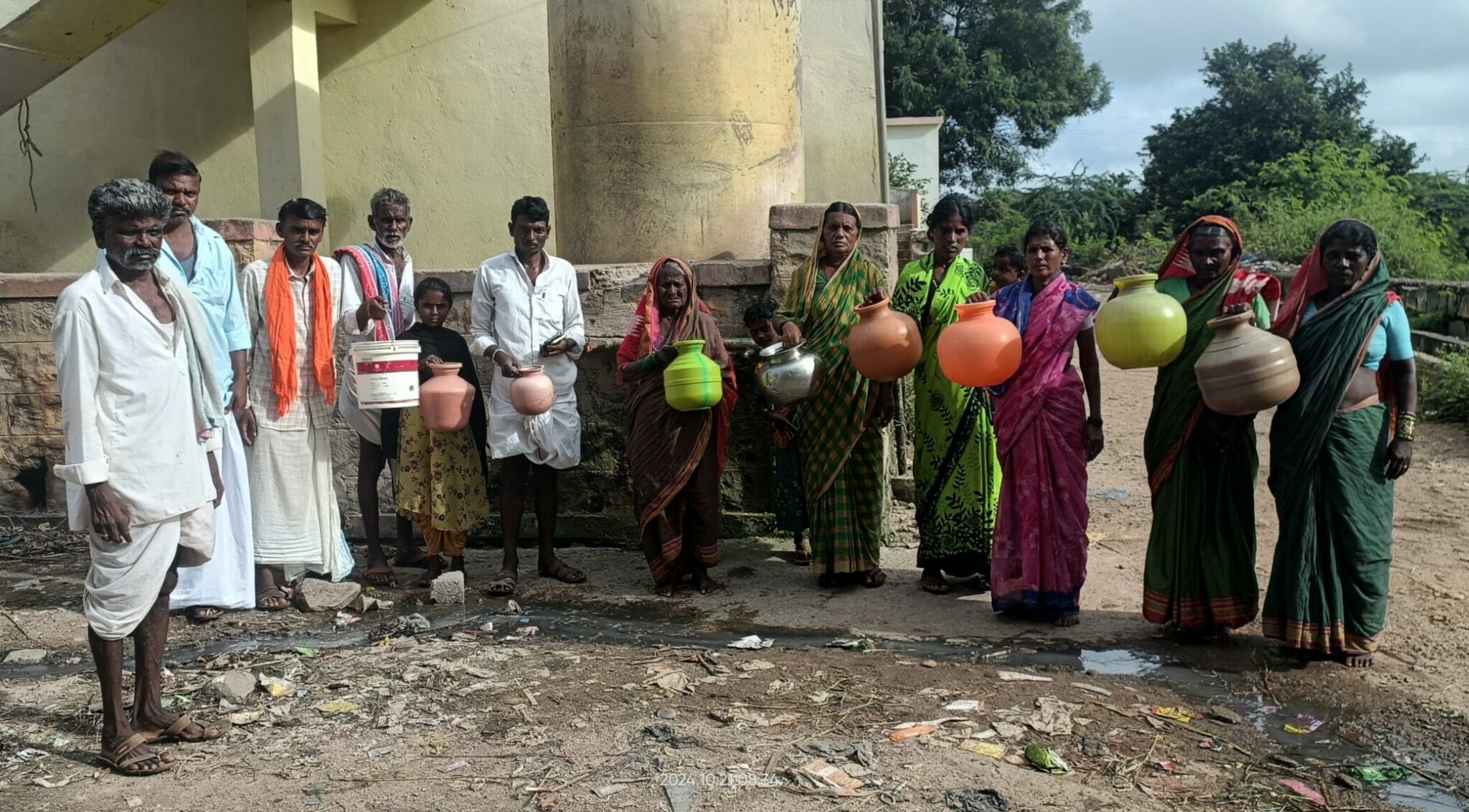 ಹುಸೇನಪುರ  ಗ್ರಾಮದಲ್ಲಿ ನೀರಿನ ಸಮಸ್ಯೆ: ಅಧಿಕಾರಿಗಳಿಗೆ ಹಿಡಿ ಶಾಪ ಹಾಕುತ್ತಿರುವ ಗ್ರಾಮಸ್ಥರು