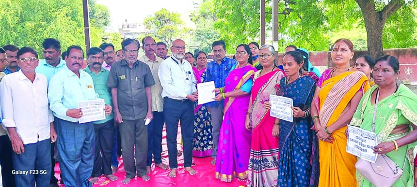 ಸೌಜನ್ಯ ಅತ್ಯಾಚಾರ ಕೊಲೆ ಪ್ರಕರಣ: ನೈಜ ಆರೋಪಿಗಳ ಬಂಧನಕ್ಕೆ ಆಗ್ರಹಿಸಿ ಧರಣಿ ಸತ್ಯಾಗ್ರಹ